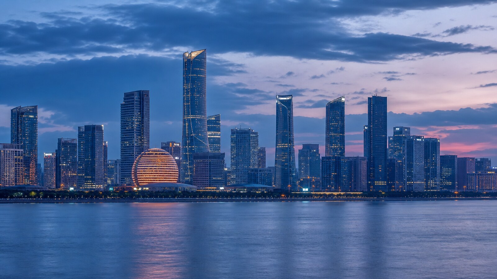 杭州钱江新城城市天际线与钱塘江夜景