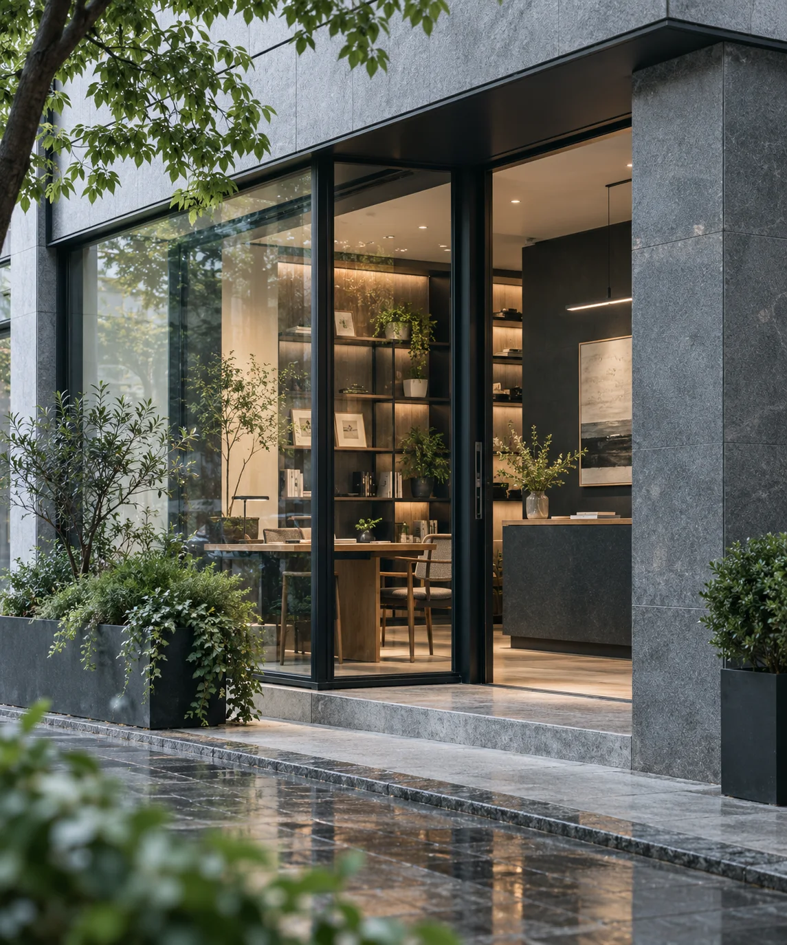 通透的现代街角独立店铺,石材门廊框住温暖的陈列空间,经营日常已从容展开